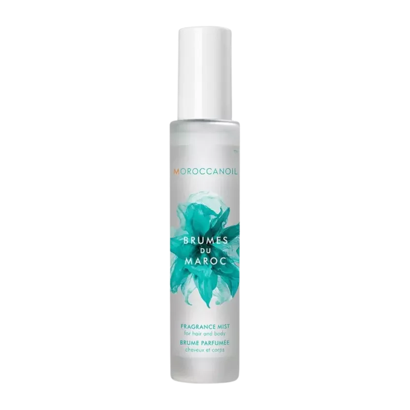Omschrijving Moroccanoil Brumes Du Maroc Hair And Body Mist 100ml is een verfrissende mist die je haar en huid omhult met de iconische geur van Moroccanoil. Deze mist combineert pittige amber met zoete bloemige noten, waardoor je bij elke spritz wordt meegenomen naar de Middellandse Zee. De lichtgewicht formule is verrijkt met antioxidanten en voedende arganolie, die je haar hydrateren zonder een vettig gevoel achter te laten en dus ideaal voor dagelijks gebruik. Deze mist zorgt voor een langdurige geur en een verfrissend gevoel. Moroccanoil Brumes Du Maroc Hair And Body Mist 100ml Gebruiksaanwijzing Stap 1: Schud de Moroccanoil Brumes Du Maroc Hair And Body Mist 100ml goed voor gebruik. Stap 2: Houd de mist op ongeveer 20 cm afstand van je haar of lichaam. Stap 3: Spray gelijkmatig over je haar of huid. Stap 4: Herhaal indien nodig gedurende de dag voor een extra geurboost. Resultaat Na gebruik van de Moroccanoil Brumes Du Maroc Hair And Body Mist voelt je haar en huid direct verfrist en gehydrateerd aan. De heerlijke geur blijft langdurig hangen, waardoor je de hele dag door een subtiele, maar verleidelijke geur met je meedraagt.